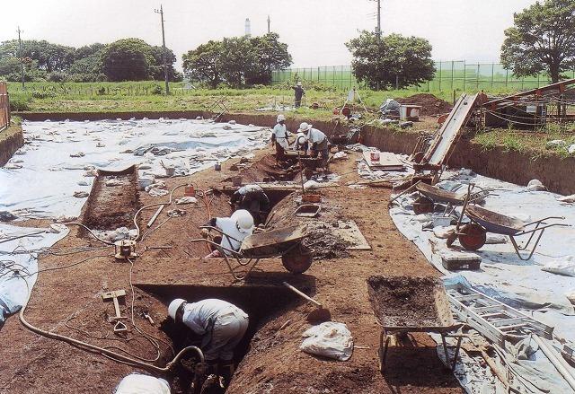 宮山中里遺跡、弥生時代後期環濠調査風景