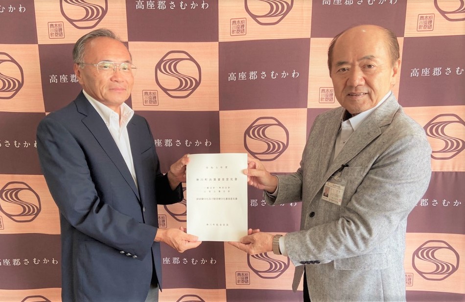 意見書受領の様子