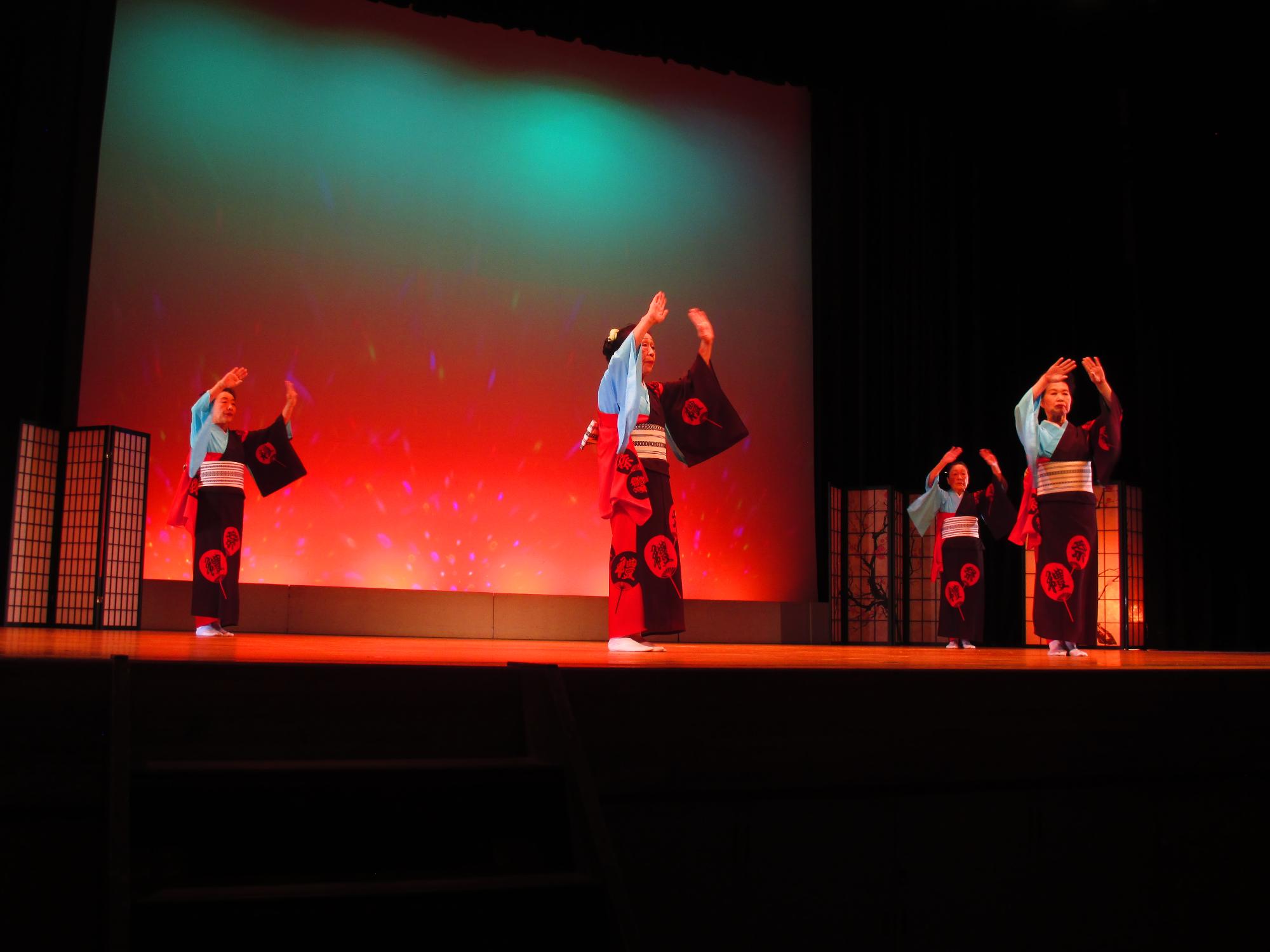 芸能舞踊大会の写真