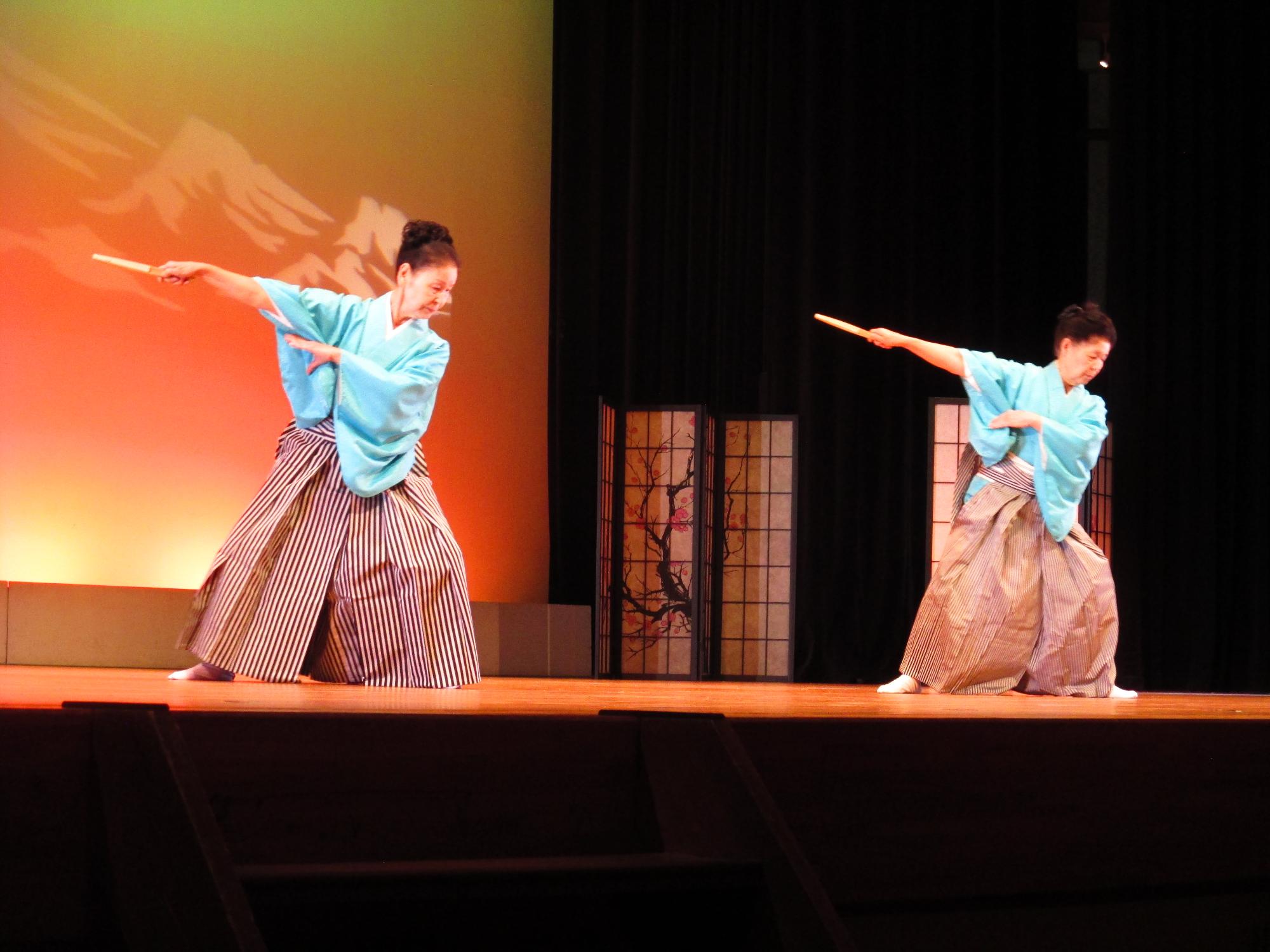 芸能舞踊大会の写真