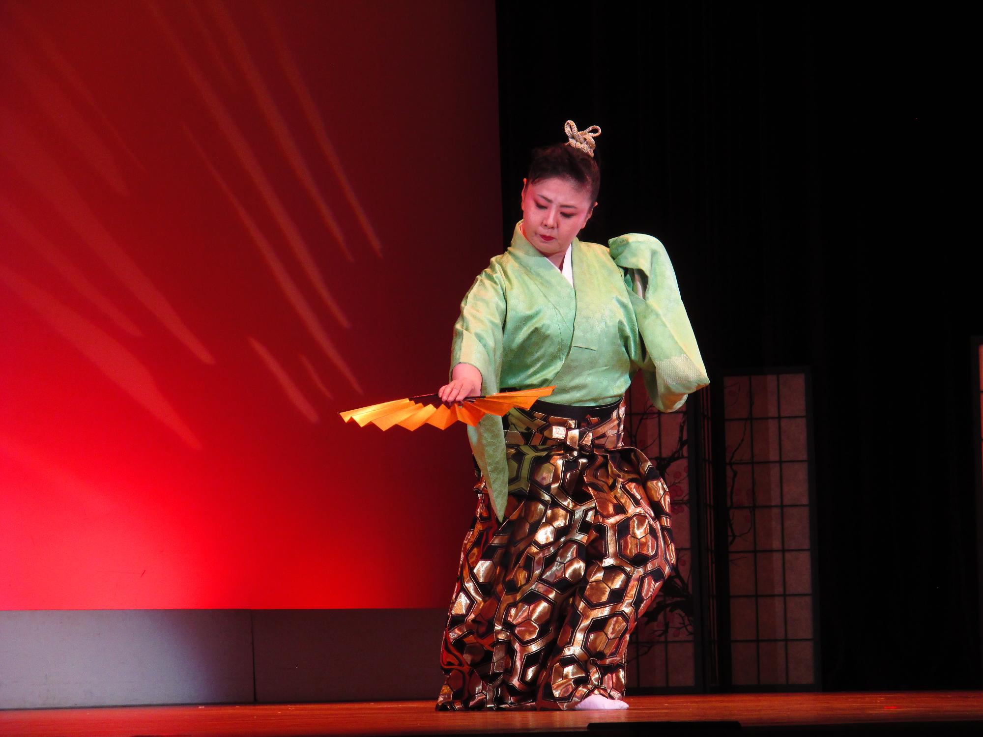 芸能舞踊大会の写真