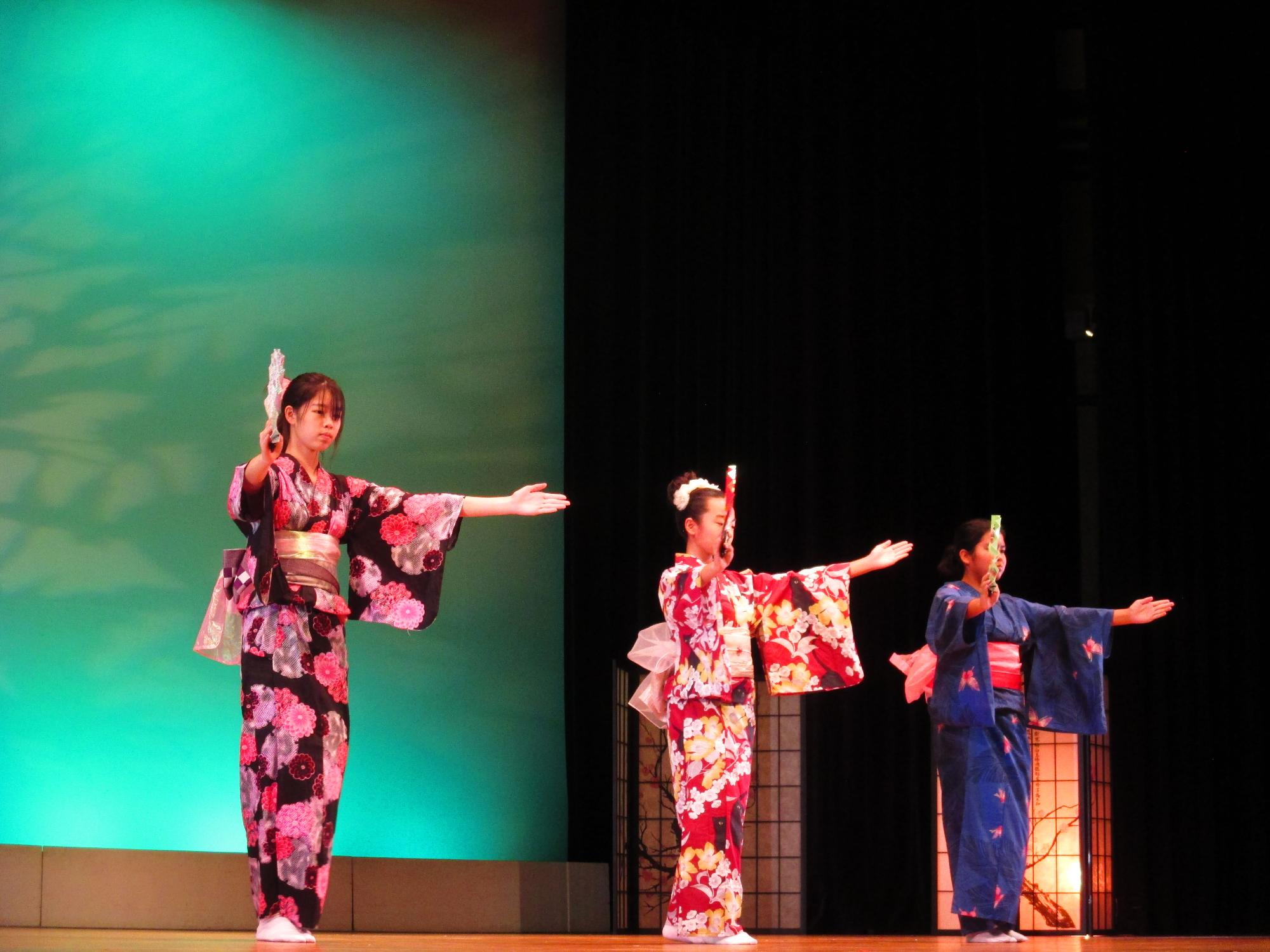 芸能舞踊大会の写真