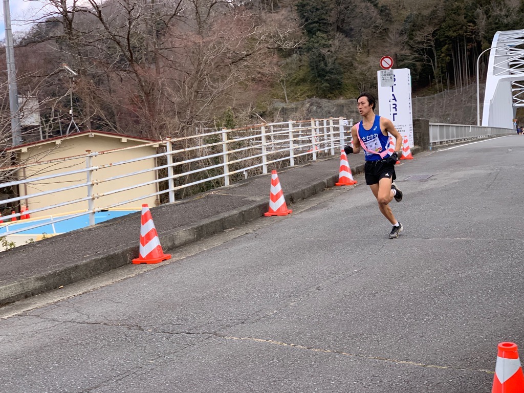 最終区を走る笹岡選手