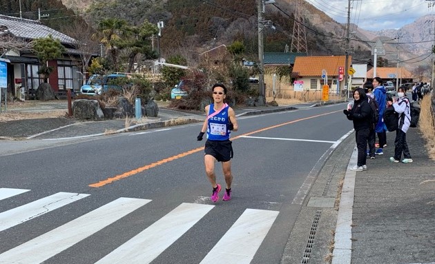 激走する長谷川裕選手