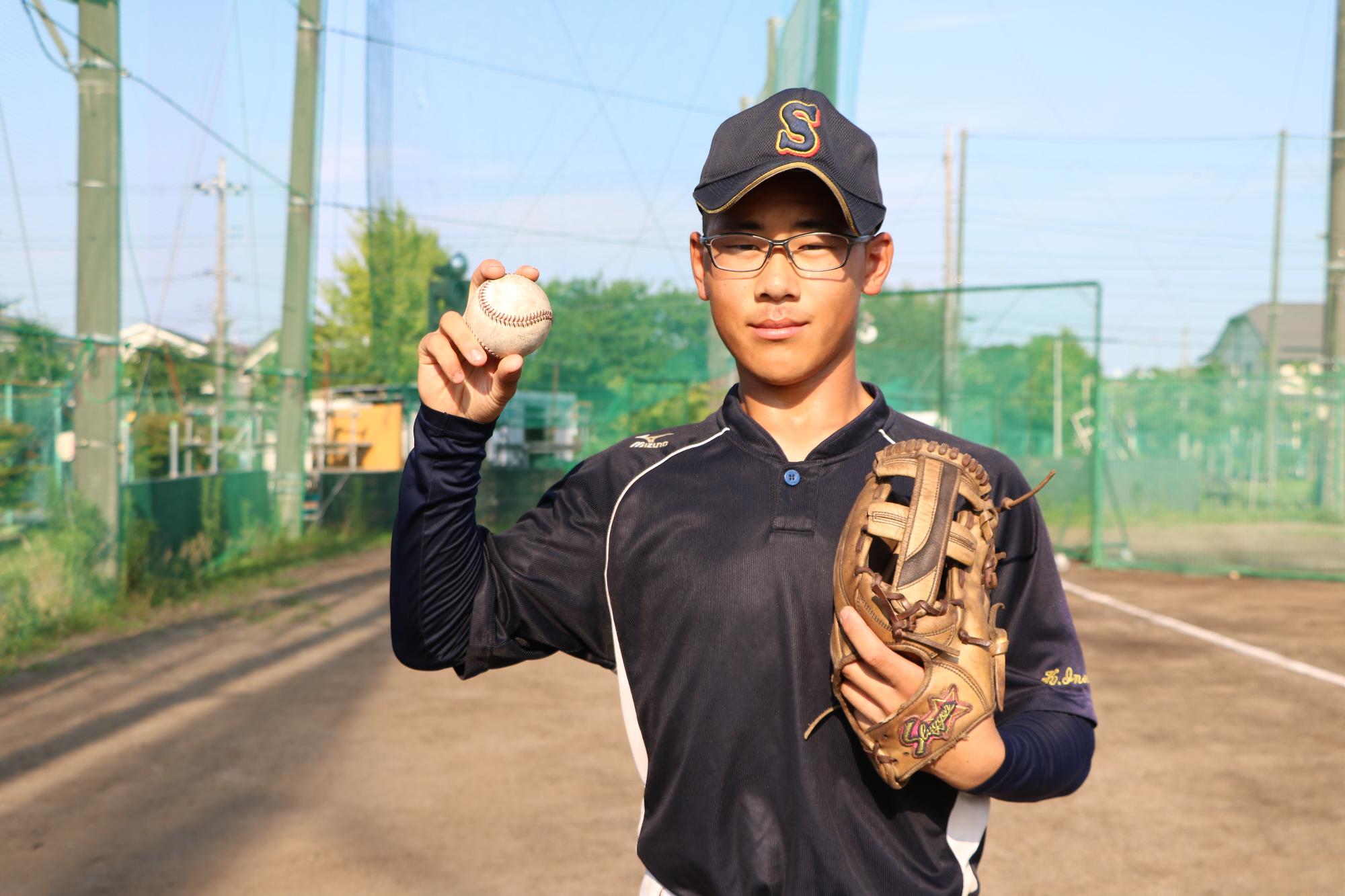 寒川高校野球部を率いる井上主将