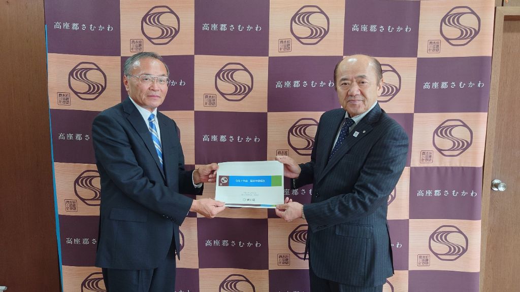 報告書手交の様子